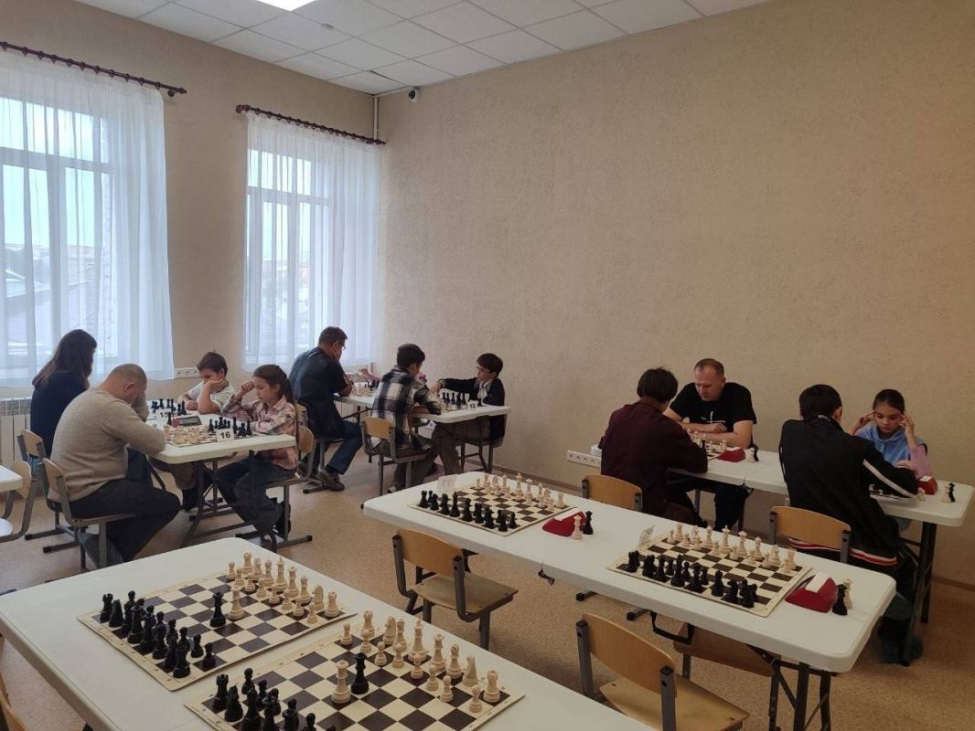 Чемпионат ЛНР по быстрым шахматам: итоги первого игрового дня Чемпионат ЛНР по быстрым шахматам: итоги первого игрового дня