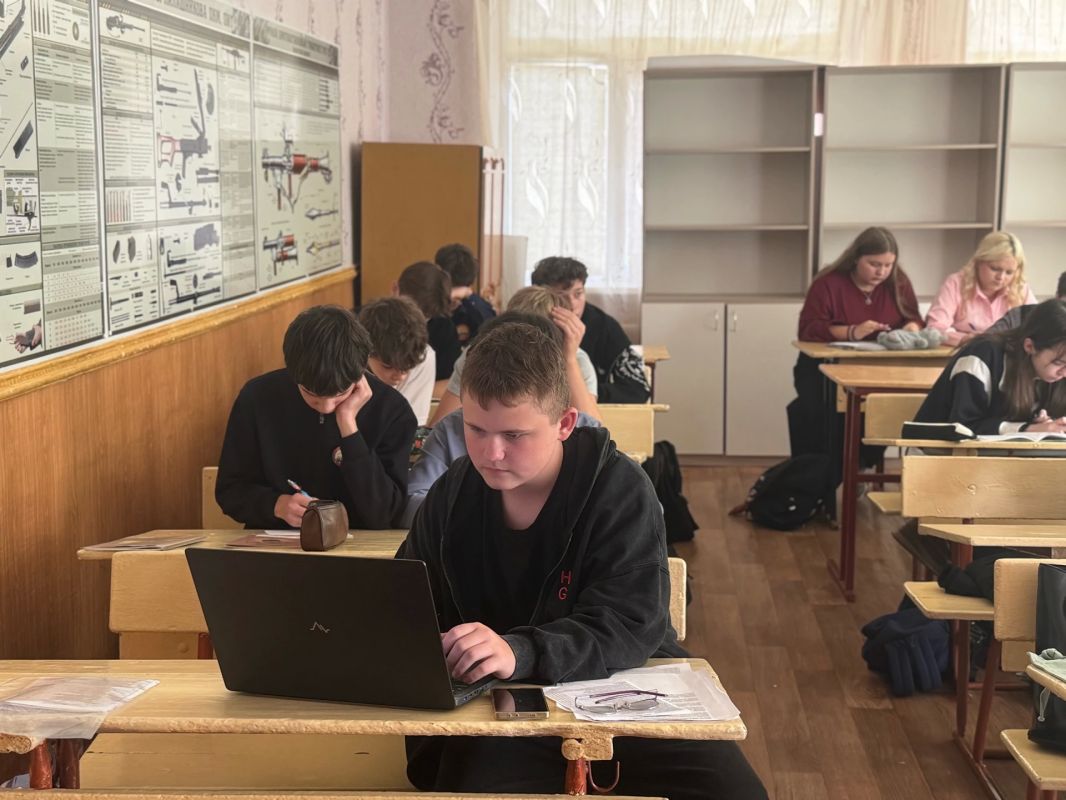 Специалисты Лутугинского центра занятости провели профориентационное мероприятие "Профессии региона" Специалисты Лутугинского центра занятости провели профориентационное мероприятие "Профессии региона"