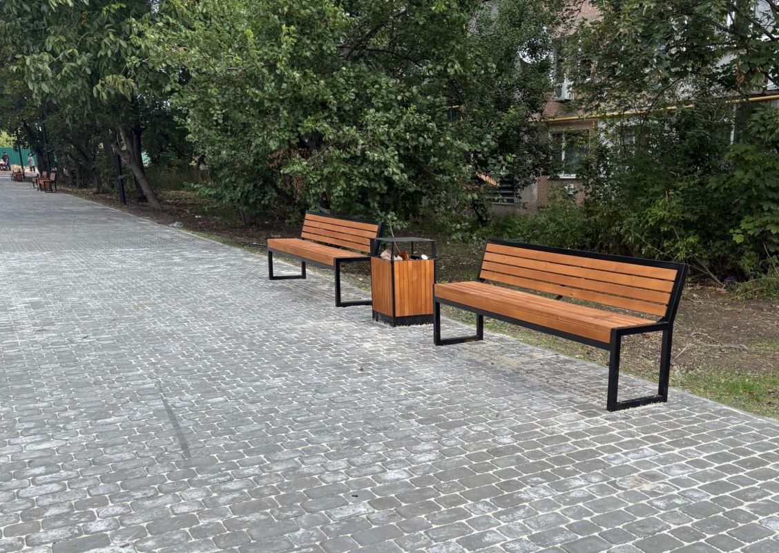 В Антраците продолжается благоустройство сквера на улице Калинина В Антраците продолжается благоустройство сквера на улице Калинина