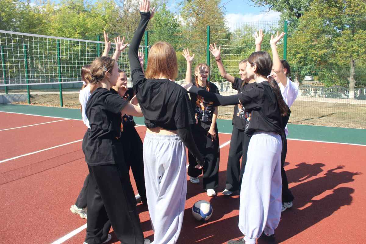 В Славяносербске завершено благоустройство сквера Героев Донбасса по Народной программе В Славяносербске завершено благоустройство сквера Героев Донбасса по Народной программе