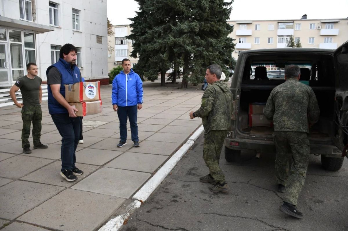 Первомайские единороссы передали гуманитарную помощь на передовую Первомайские единороссы передали гуманитарную помощь на передовую