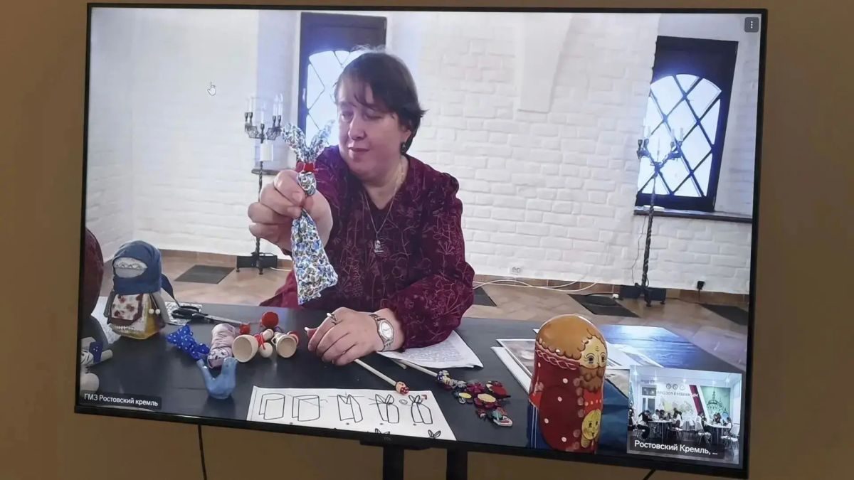 В преддверии Дня воссоединения Луганской и Донецкой Народных Республик, Запорожской и Херсонской областей с Российской Федерацией в детском центре "Ростовского кремля" состоялся телемост с делегацией Государственного... В преддверии Дня воссоединения Луганской и Донецкой Народных Республик, Запорожской и Херсонской областей с Российской Федерацией в детском центре "Ростовского кремля" состоялся телемост с делегацией Государственного...