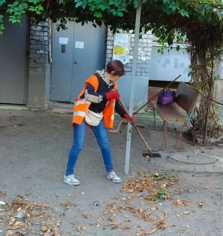 Коммунальными службами проведены работы на территории города Коммунальными службами проведены работы на территории города