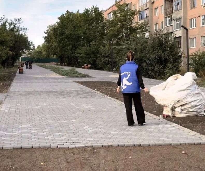В Антраците продолжается благоустройство сквера на улице Калинина В Антраците продолжается благоустройство сквера на улице Калинина