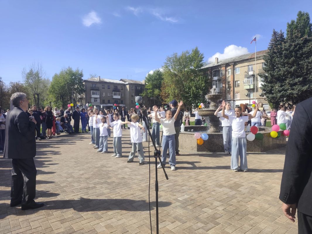 В Молодогвардейске заложили камень на месте будущего памятника участникам СВО и открыли обновлённое общественное пространство В Молодогвардейске заложили камень на месте будущего памятника участникам СВО и открыли обновлённое общественное пространство