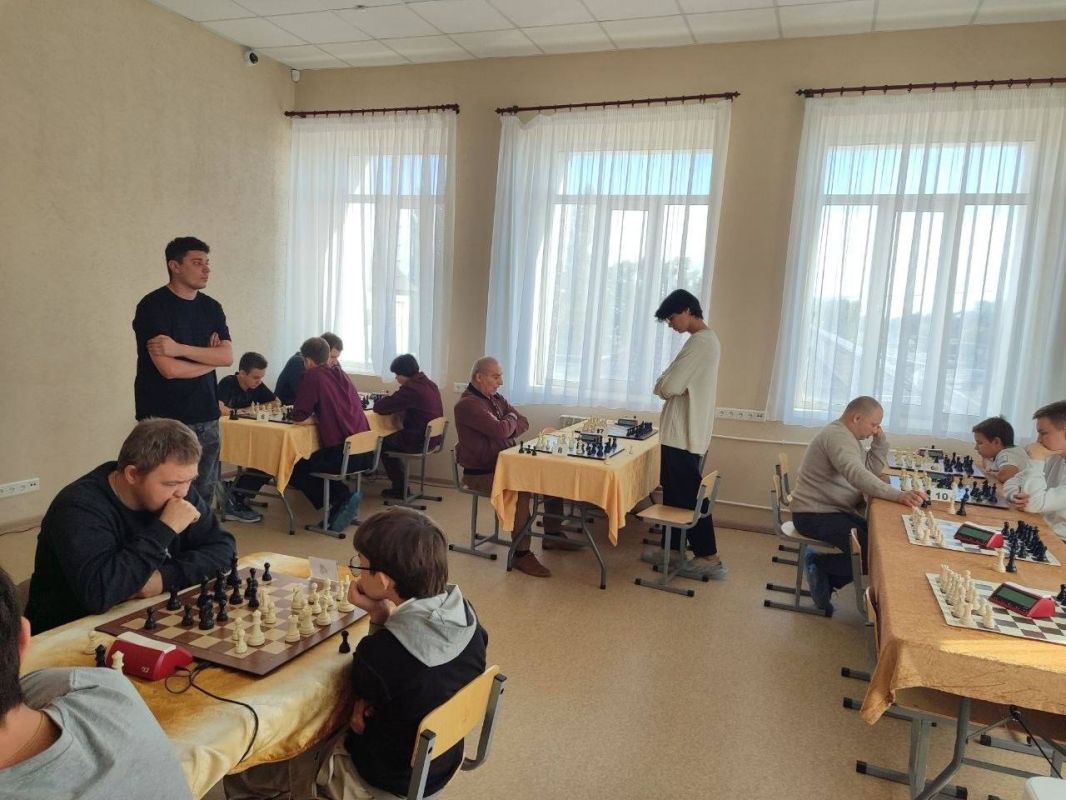 Чемпионат ЛНР по быстрым шахматам: итоги первого игрового дня Чемпионат ЛНР по быстрым шахматам: итоги первого игрового дня