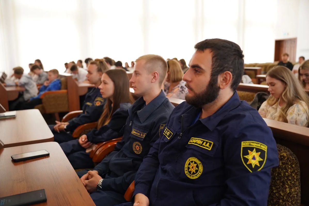 В Администрации города Луганска прошла встреча в рамках Всероссийского проекта «Диалоги с Героями» В Администрации города Луганска прошла встреча в рамках Всероссийского проекта «Диалоги с Героями»