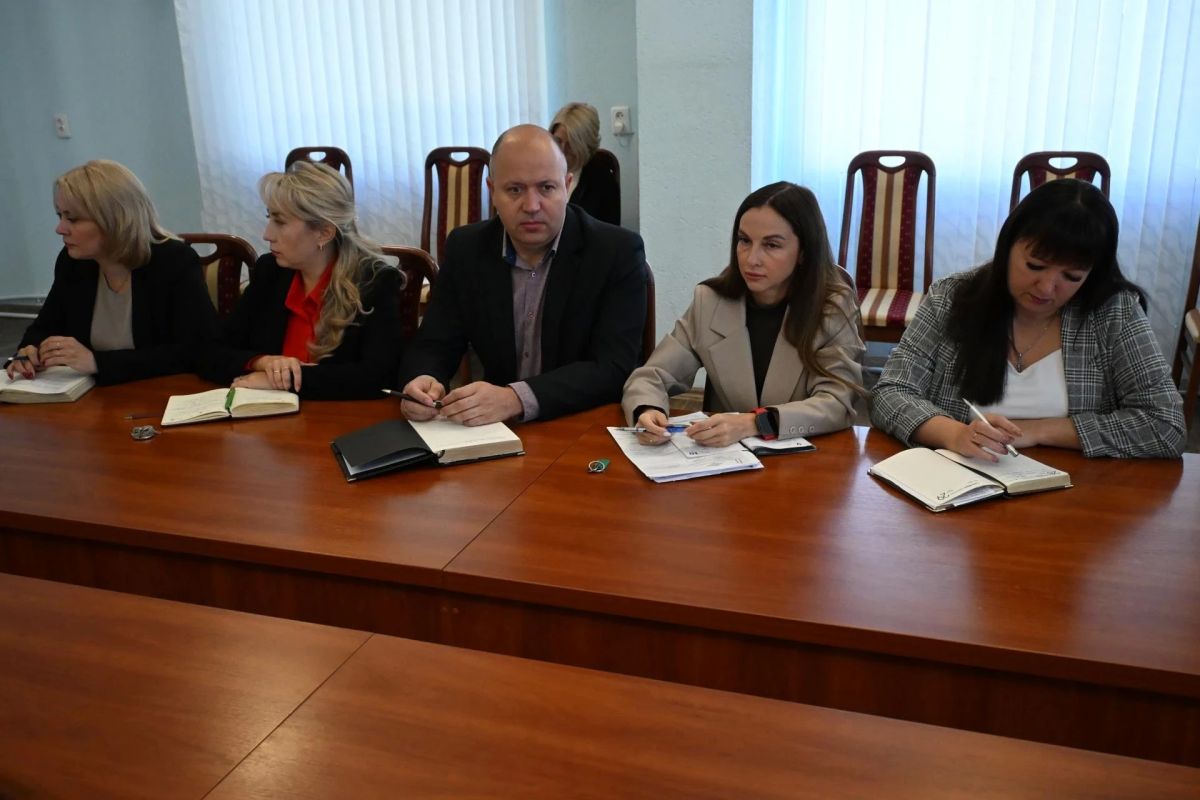 Сегодня провел расширенное аппаратное совещание с руководителями структурных подразделений Администрации Краснодонского муниципального округа Сегодня провел расширенное аппаратное совещание с руководителями структурных подразделений Администрации Краснодонского муниципального округа