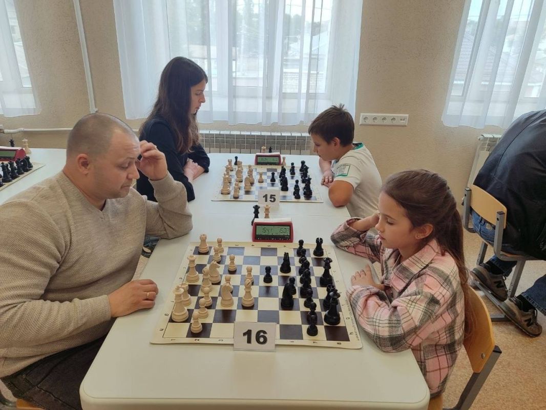 Чемпионат ЛНР по быстрым шахматам: итоги первого игрового дня Чемпионат ЛНР по быстрым шахматам: итоги первого игрового дня