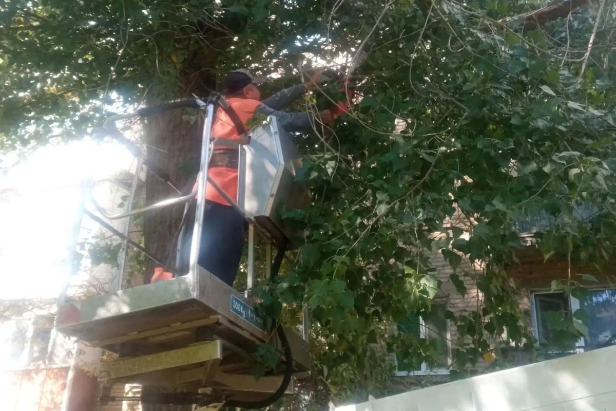 Свердловские коммунальщики наводят порядок в муниципалитете Свердловские коммунальщики наводят порядок в муниципалитете