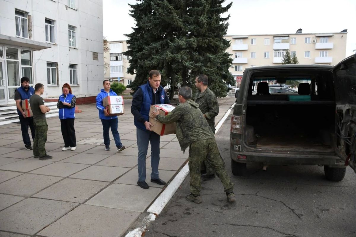 Первомайские единороссы передали гуманитарную помощь на передовую Первомайские единороссы передали гуманитарную помощь на передовую