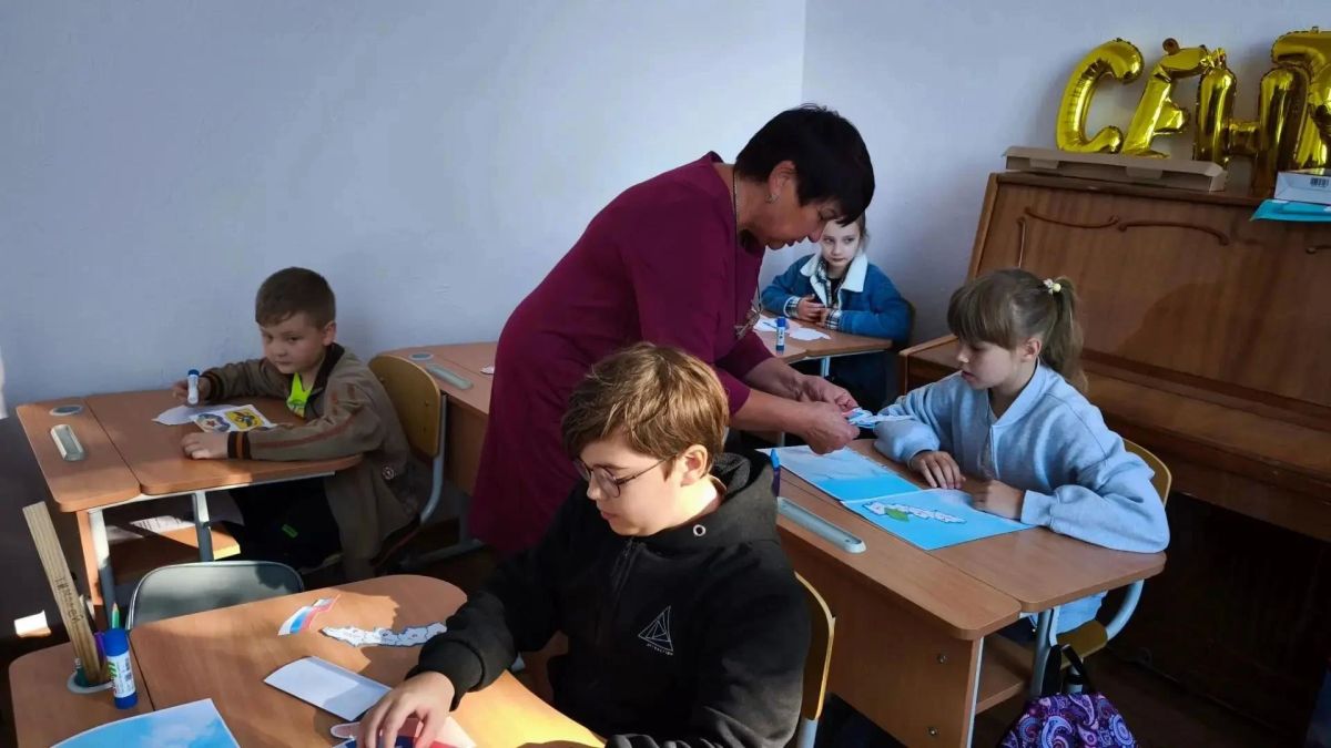 МБУ "Лисичанский дворец культуры" подготовил и провел информационно- патриотический час - "Одна страна МБУ "Лисичанский дворец культуры" подготовил и провел информационно- патриотический час - "Одна страна