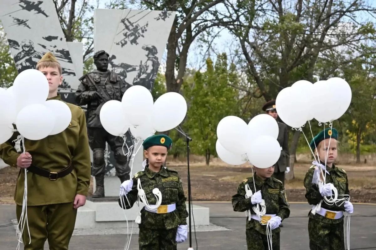 В Краснодоне по Народной программе Единой России благоустраивают вторую часть парка им. Молодой гвардии В Краснодоне по Народной программе Единой России благоустраивают вторую часть парка им. Молодой гвардии