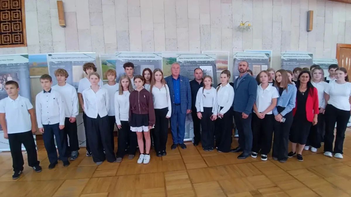 «Историческая память»: В Ровеньках открыли мемориальную доску Герою СССР и выставку «Без срока давности» «Историческая память»: В Ровеньках открыли мемориальную доску Герою СССР и выставку «Без срока давности»