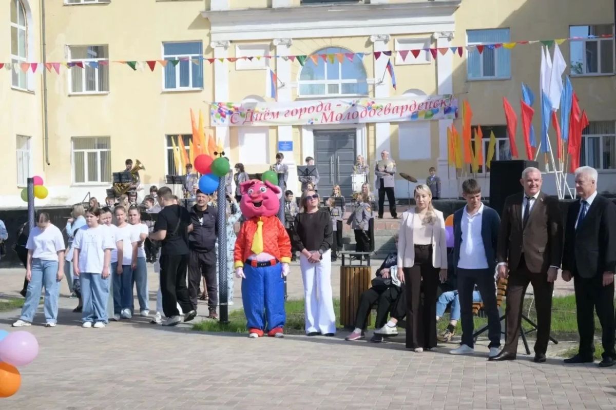 В Молодогвардейске заложили камень на месте будущего памятника участникам СВО и открыли обновлённое общественное пространство