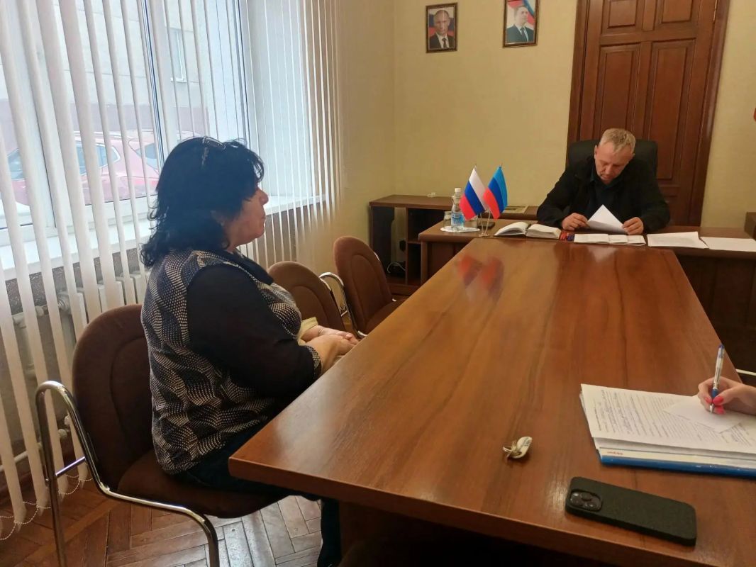 Личный прием провел первый заместитель Главы Администрации города Владимир Воронин
