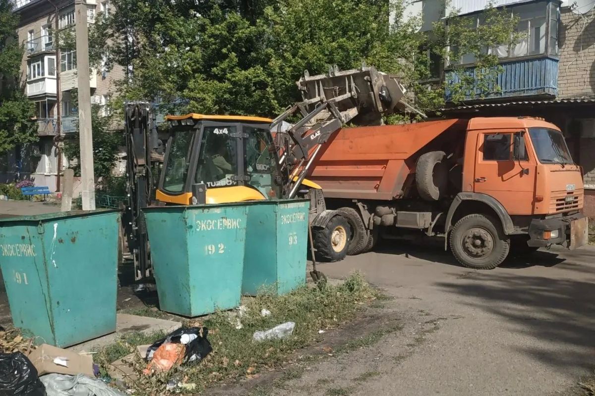 Свердловские коммунальщики наводят порядок в муниципалитете Свердловские коммунальщики наводят порядок в муниципалитете