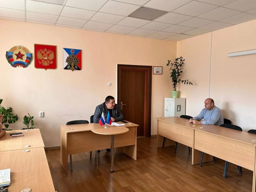 Глава городского округа город Ровеньки Андрей Рубанцов провел прием граждан Глава городского округа город Ровеньки Андрей Рубанцов провел прием граждан