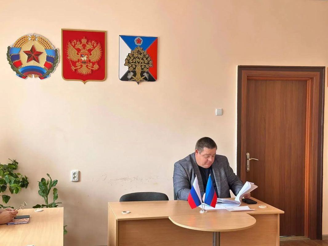 Глава городского округа город Ровеньки Андрей Рубанцов провел прием граждан Глава городского округа город Ровеньки Андрей Рубанцов провел прием граждан