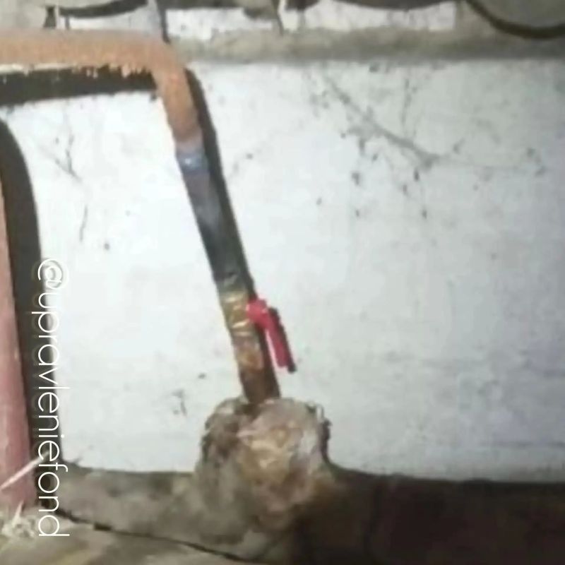 В трех домах на юге Луганска отремонтировали водоснабжение В трех домах на юге Луганска отремонтировали водоснабжение