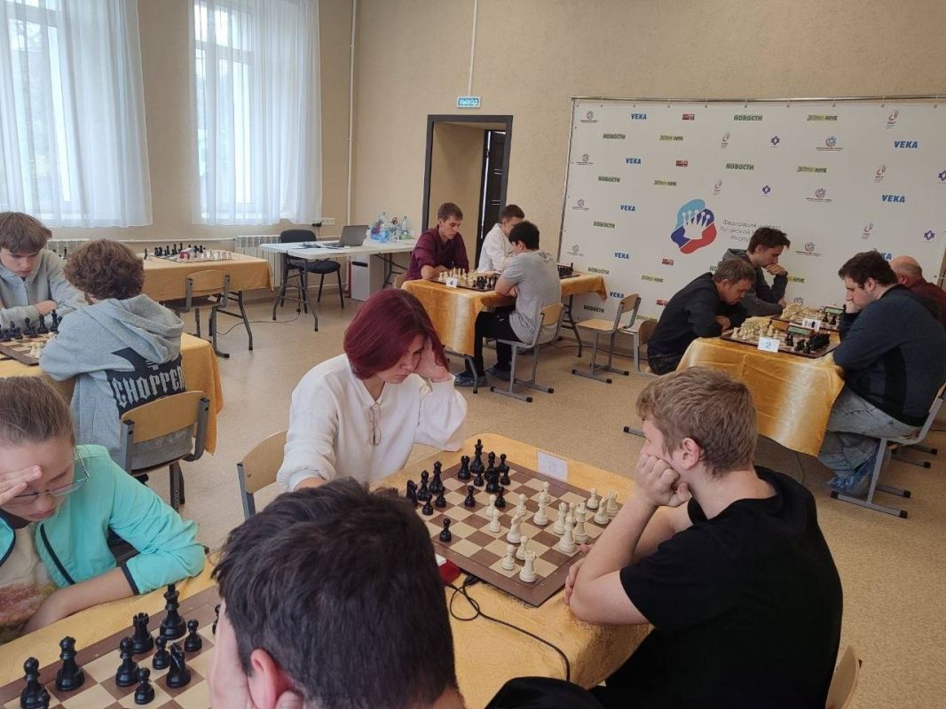 Чемпионат ЛНР по быстрым шахматам: итоги первого игрового дня Чемпионат ЛНР по быстрым шахматам: итоги первого игрового дня