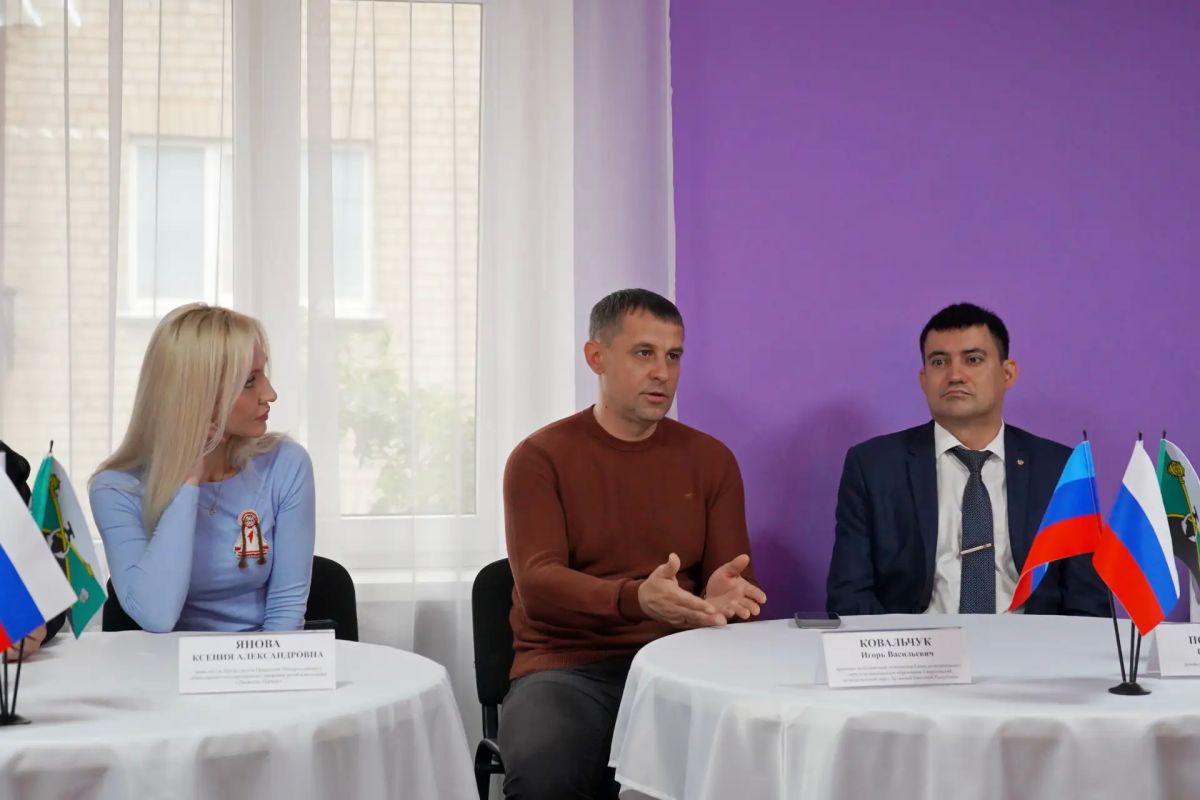 Игорь Ковальчук: Встречи с детьми всегда заряжают положительными эмоциями, а с активистами «Движения Первых» — вдвойне Игорь Ковальчук: Встречи с детьми всегда заряжают положительными эмоциями, а с активистами «Движения Первых» — вдвойне
