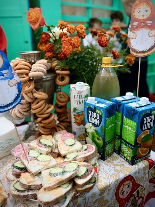 Шумная, вкусная и щедрая: школьная ярмарка в Ровеньковской школе №12! Шумная, вкусная и щедрая: школьная ярмарка в Ровеньковской школе №12!