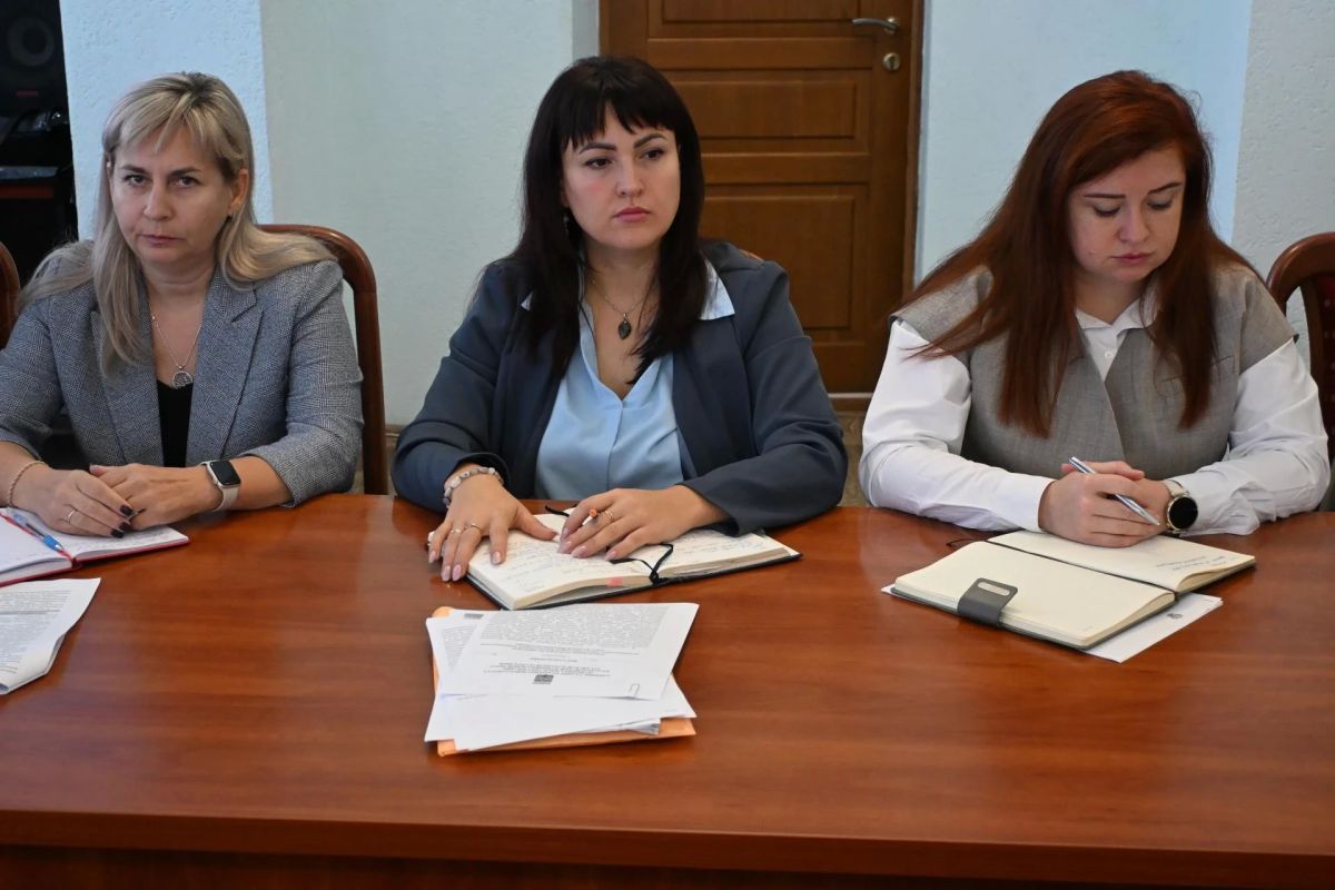Сегодня провел расширенное аппаратное совещание с руководителями структурных подразделений Администрации Краснодонского муниципального округа Сегодня провел расширенное аппаратное совещание с руководителями структурных подразделений Администрации Краснодонского муниципального округа