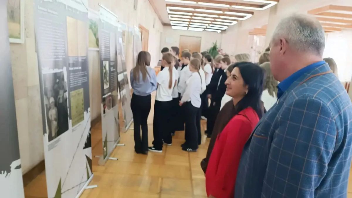 «Историческая память»: В Ровеньках открыли мемориальную доску Герою СССР и выставку «Без срока давности» «Историческая память»: В Ровеньках открыли мемориальную доску Герою СССР и выставку «Без срока давности»