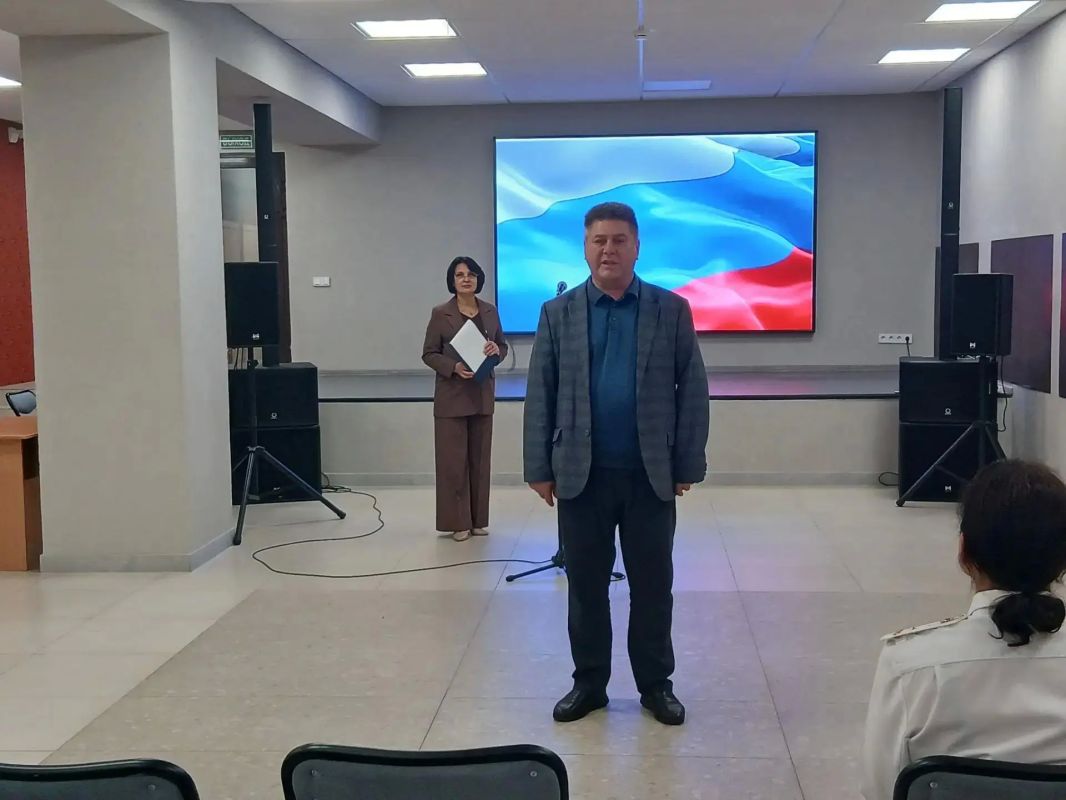 Сегодня, в канун празднования Дня воссоединения ДНР, ЛНР, Запорожской и Херсонской областей с Российской Федерацией пятеро жителей Станично-Луганского муниципального округа достигших 14-летнего возраста были приглашены в... Сегодня, в канун празднования Дня воссоединения ДНР, ЛНР, Запорожской и Херсонской областей с Российской Федерацией пятеро жителей Станично-Луганского муниципального округа достигших 14-летнего возраста были приглашены в...