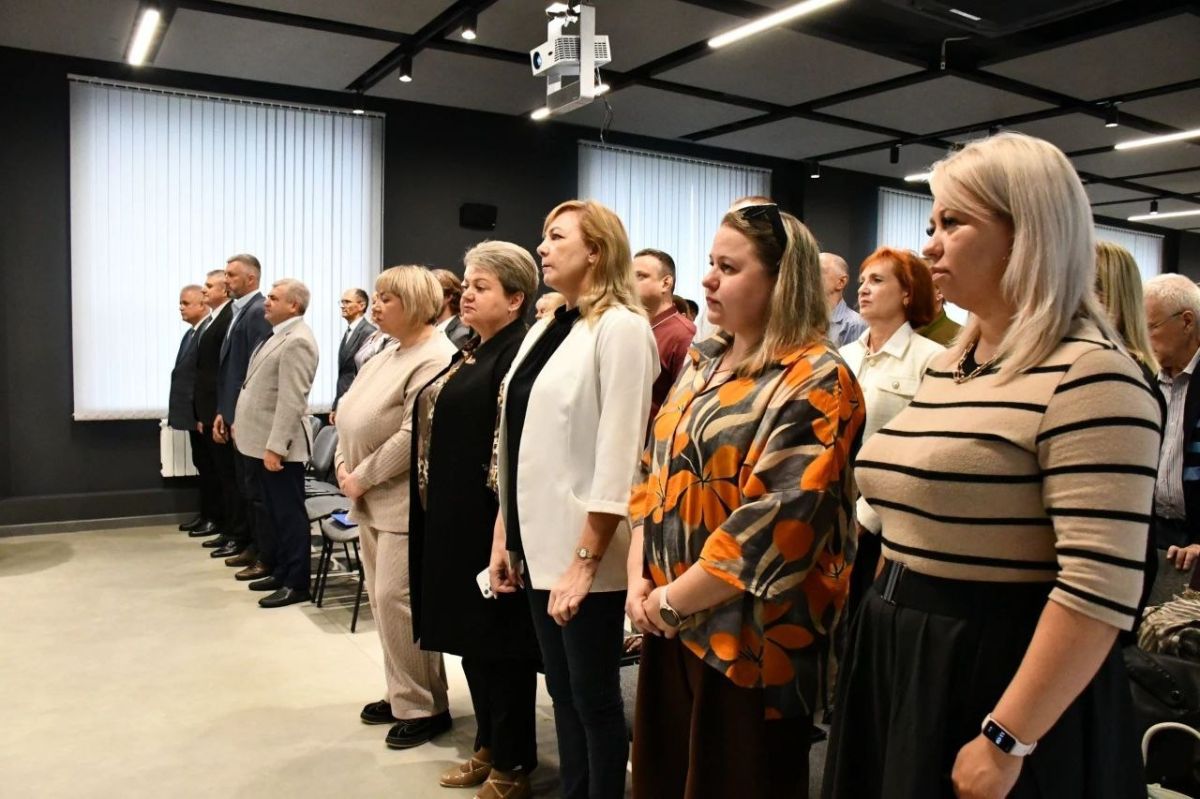 В Луганске наградили работников машиностроительных предприятий Республики В Луганске наградили работников машиностроительных предприятий Республики