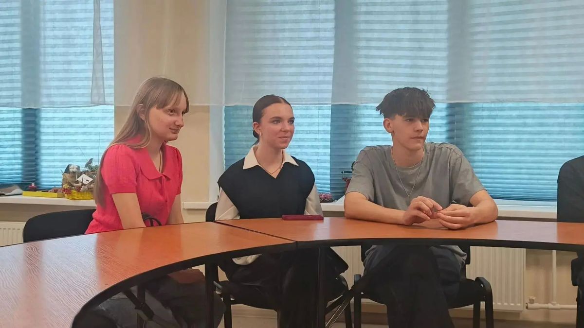 В Рубежном дан старт проекту по развитию читательской культуры молодежи В Рубежном дан старт проекту по развитию читательской культуры молодежи