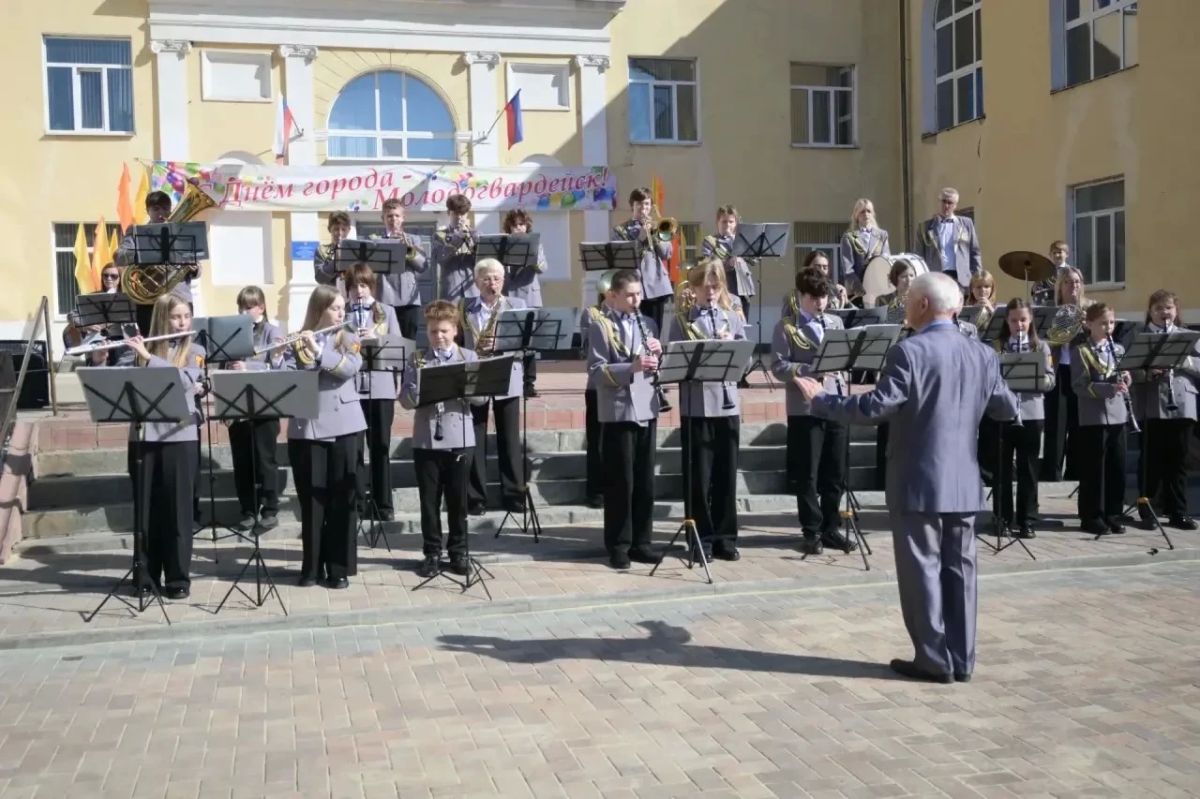 В Молодогвардейске заложили камень на месте будущего памятника участникам СВО и открыли обновлённое общественное пространство В Молодогвардейске заложили камень на месте будущего памятника участникам СВО и открыли обновлённое общественное пространство