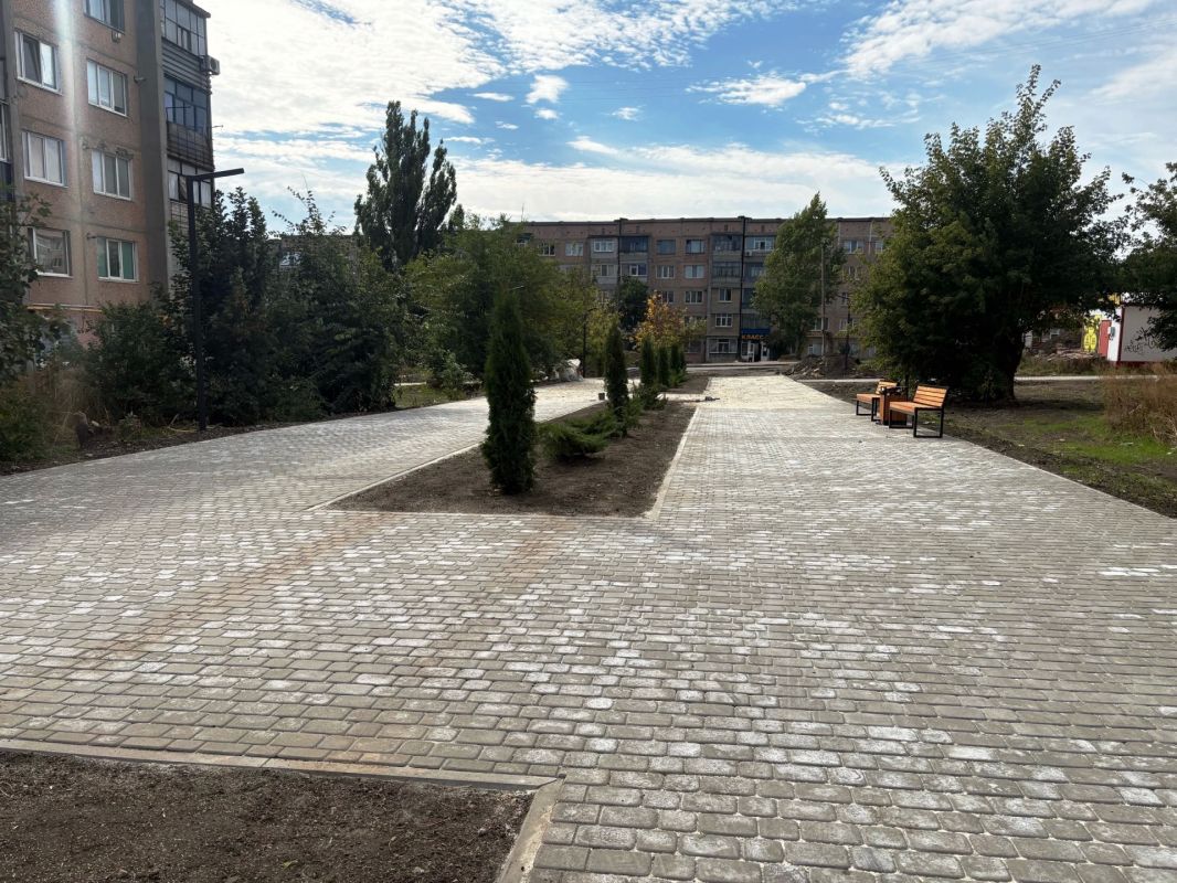 В Антраците продолжается благоустройство сквера на улице Калинина
