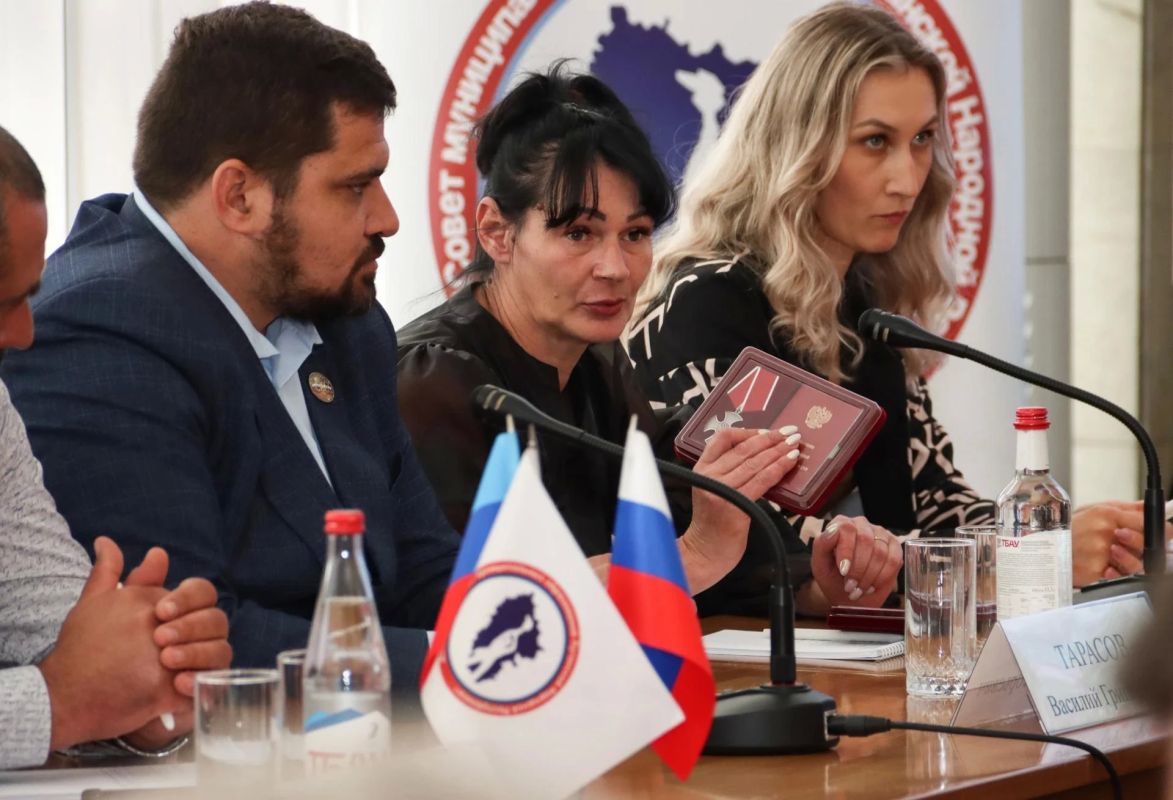 В Луганске состоялся открытый диалог «Муниципалитет для СВОих» В Луганске состоялся открытый диалог «Муниципалитет для СВОих»