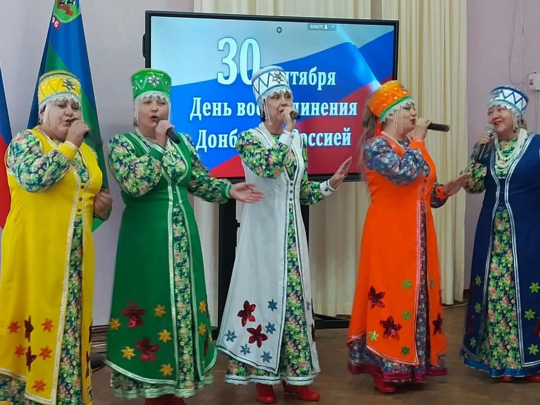 В ДК имени Октябрьской революции торжественным концертом отметили 4 годовщину воссоединения Луганской и Донецкой Народных Республик, Херсонской и Запорожской областей с Российской Федерацией В ДК имени Октябрьской революции торжественным концертом отметили 4 годовщину воссоединения Луганской и Донецкой Народных Республик, Херсонской и Запорожской областей с Российской Федерацией