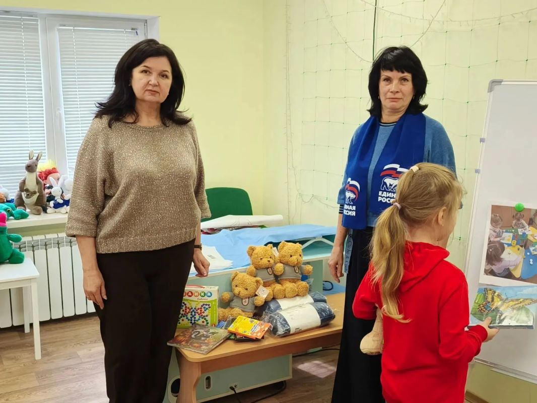 Рубежанские единороссы передали подарки, собранные в рамках акции «Коробка храбрости»