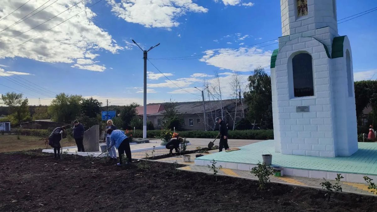 Совсем недавно в посёлке Городище реализовали инициативный проект "Благоустройство прилегающей территории к Братской могиле советских воинов, Памятному знаку 7му Гвардейскому корпусу и Памятному столбу Икона "Отечество" Совсем недавно в посёлке Городище реализовали инициативный проект "Благоустройство прилегающей территории к Братской могиле советских воинов, Памятному знаку 7му Гвардейскому корпусу и Памятному столбу Икона "Отечество"