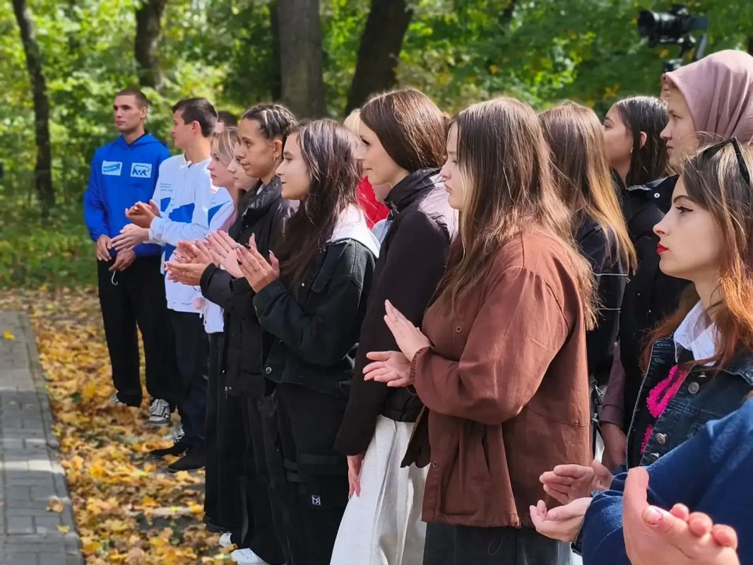 Ровеньки помнят. 84 года подвигу «Молодой гвардии» Ровеньки помнят. 84 года подвигу «Молодой гвардии»