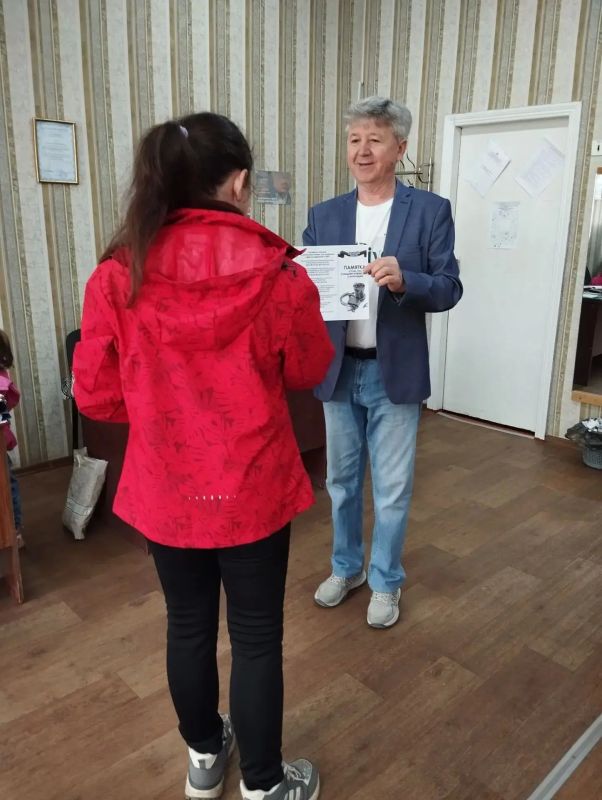 Депутаты проводят антикоррупционное просвещение в округе Депутаты проводят антикоррупционное просвещение в округе