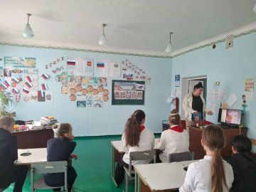 Для школьников Каменского учебно-воспитательного комплекса провели лекцию о вредных привычках и терроризме