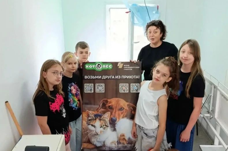 Представители Червонопартизанского ДК посетили приют «КотоПёс»