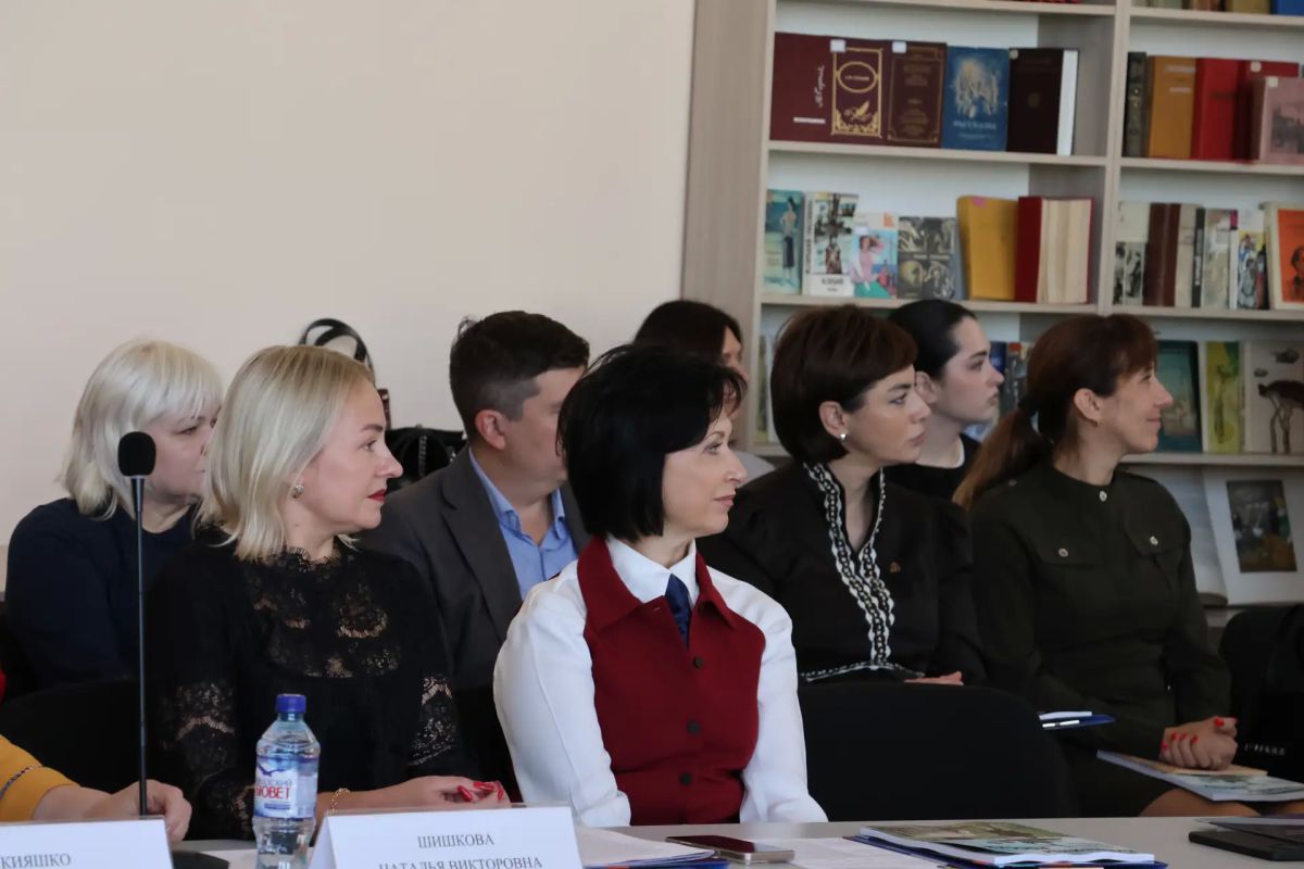 В Луганске прошло заседание Совета по защите традиционных российских духовно-нравственных ценностей, культуры и исторической памяти при Главе ЛНР В Луганске прошло заседание Совета по защите традиционных российских духовно-нравственных ценностей, культуры и исторической памяти при Главе ЛНР