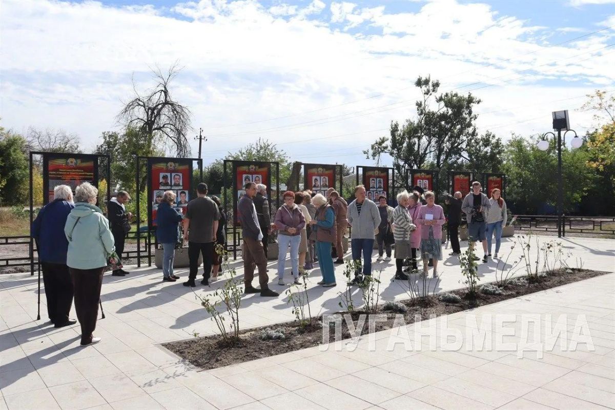 В Свердловске открыли аллею Славы погибшим воинам СВО В Свердловске открыли аллею Славы погибшим воинам СВО
