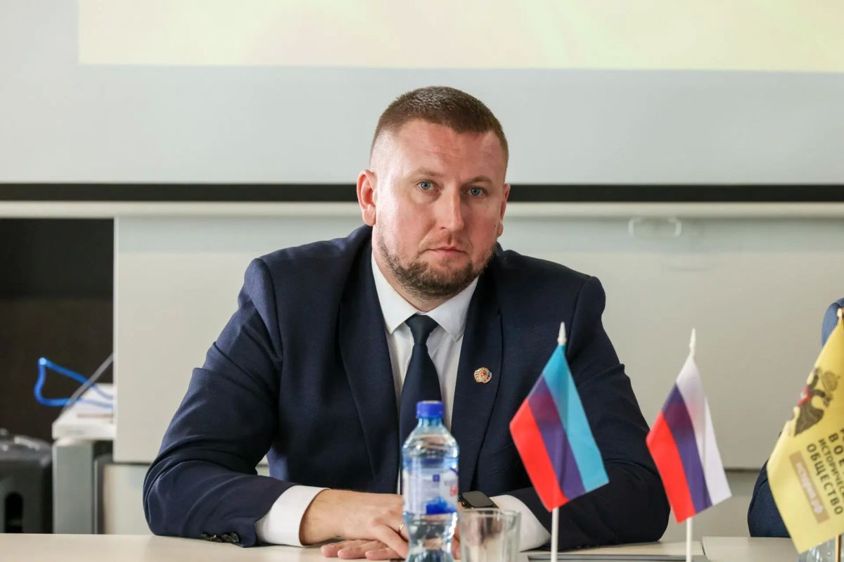 Денис Мирошниченко принял участие в расширенном заседании попечительского совета регионального отделения Российского военно-исторического общества в ЛНР Денис Мирошниченко принял участие в расширенном заседании попечительского совета регионального отделения Российского военно-исторического общества в ЛНР