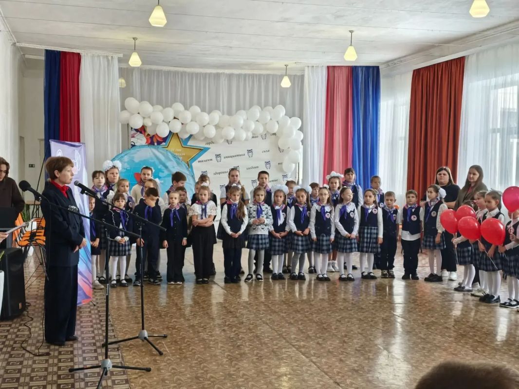 В Ровеньках состоялось торжественное посвящение первоклассников в ряды «Орлят России»! В Ровеньках состоялось торжественное посвящение первоклассников в ряды «Орлят России»!