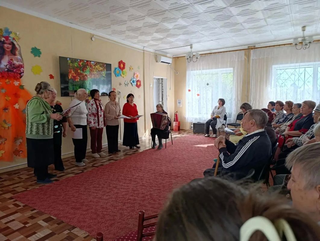 Отделение дневного пребывания граждан пожилого возраста и инвалидов Первомайского КЦСОН пригласило подопечных на праздник «Осень золотая», прошедший в рамках программы «Активное долголетие» Отделение дневного пребывания граждан пожилого возраста и инвалидов Первомайского КЦСОН пригласило подопечных на праздник «Осень золотая», прошедший в рамках программы «Активное долголетие»