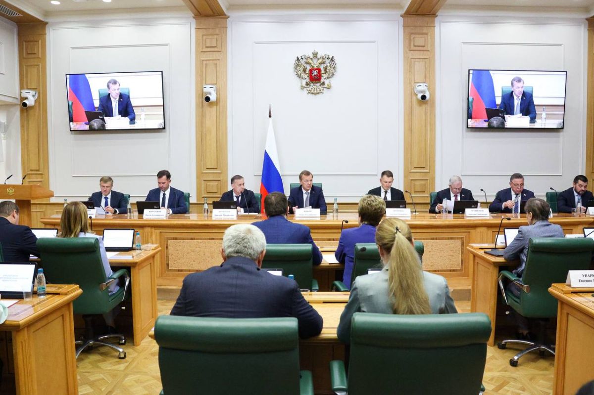 Первый открытый диалог состоялся в Совете Федерации в осеннюю сессию Первый открытый диалог состоялся в Совете Федерации в осеннюю сессию
