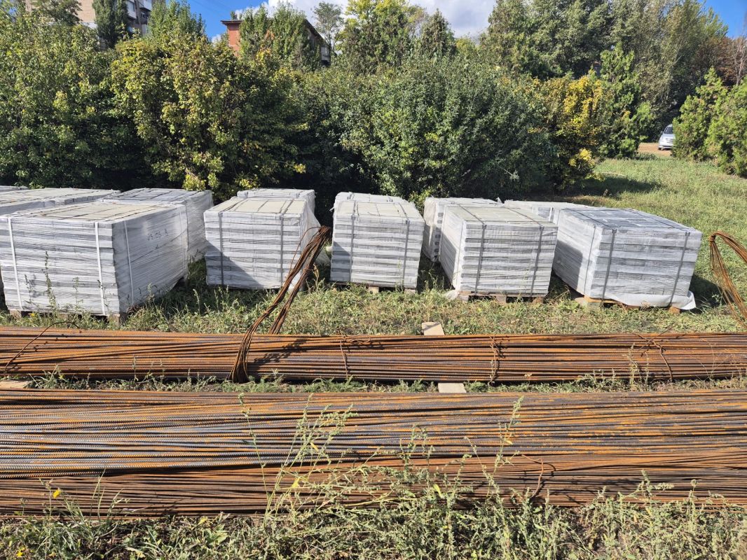 В Алчевске продолжается благоустройство сквера 2 Сентября по Народной программе В Алчевске продолжается благоустройство сквера 2 Сентября по Народной программе
