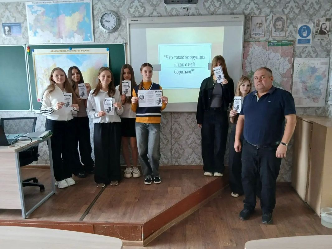 Депутаты проводят антикоррупционное просвещение в округе